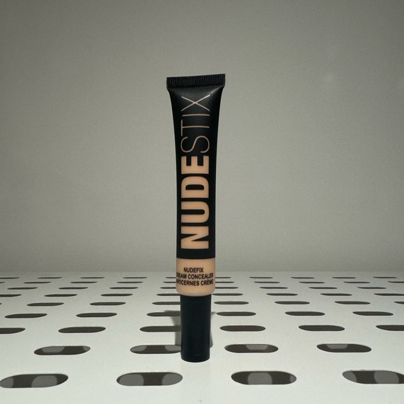 NUDESTIX NUDEFIX CREAM CONCEALER - NUDE 4 - Picture 2 of 3